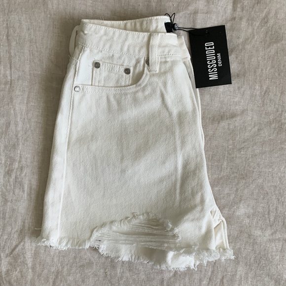 NWT Missguided White Denim High Waisted Shorts Size US 0 / UK 4 - Picture 3 of 6